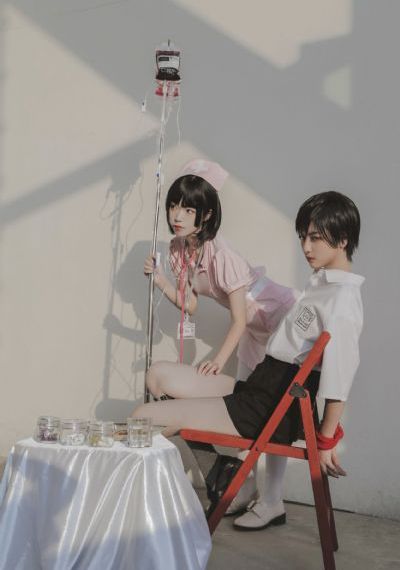 和两个小婕子做受hd