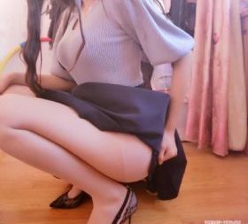 年轻漂亮的女邻居2