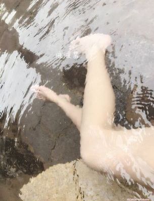 男女做爰裸体猛烈吻胸摸