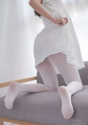 请别相信她免费观看高清章若楠