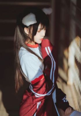 年轻的女教师在线
